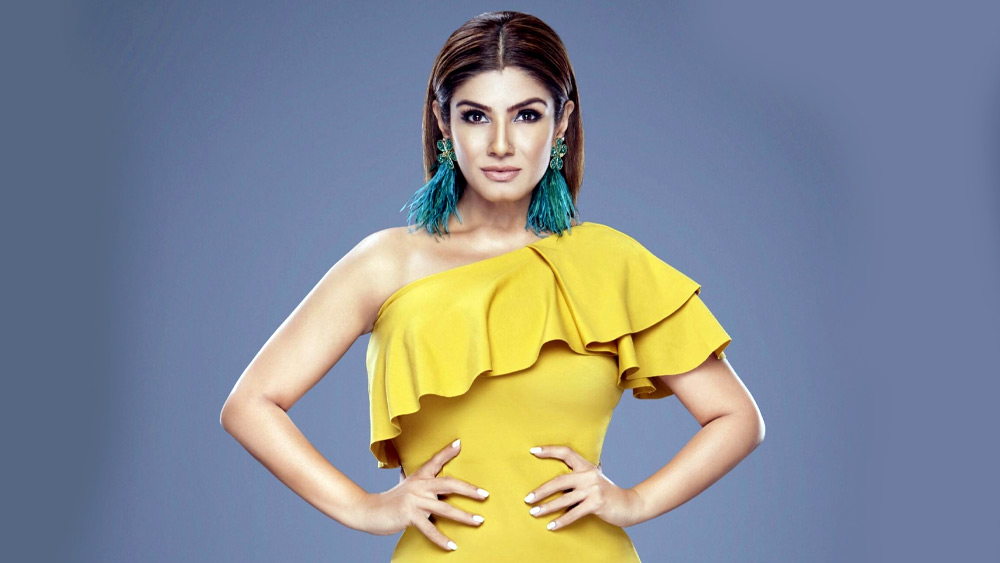 এক বার তিনি এক সংবাদমাধ্যমকে সাক্ষাৎকারে বলেন, ‘‘ঈশ্বরের দিব্যি আমার ওঁর সঙ্গে পরিচয় নেই। তিনি আমার বন্ধু বা অন্য কেউ নন।’’