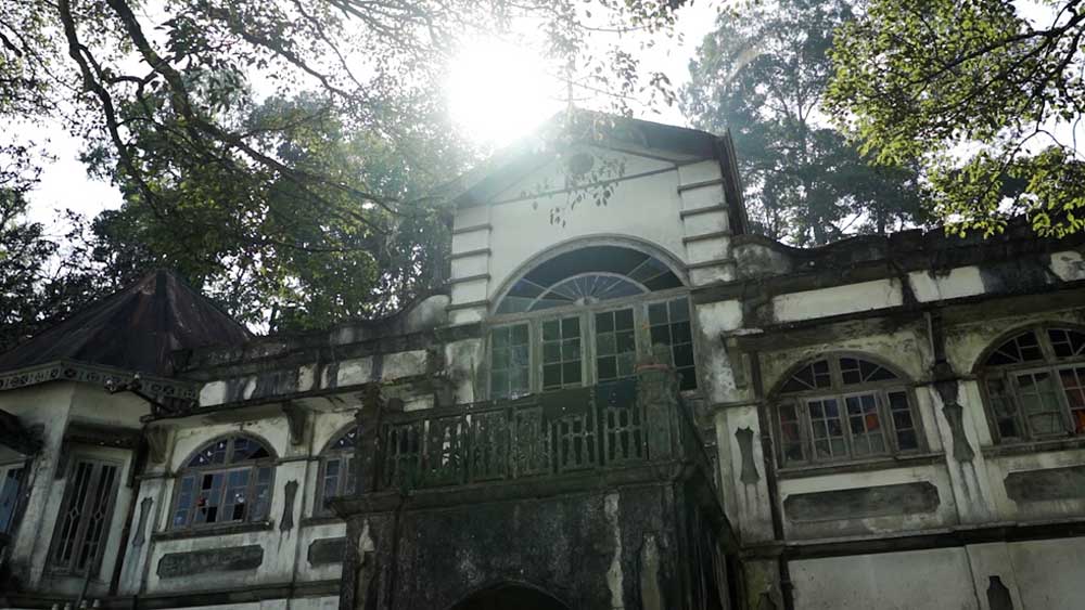 এক সময় বাস করতেন রবীন্দ্রনাথ, সেই স্মৃতি আঁকড়ে গৌরীপুর হাউস এখন যেন ভূত বাংলো