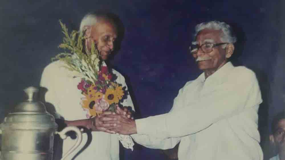 শৈলেন মান্নার সঙ্গে নির্মল ঘোষ।