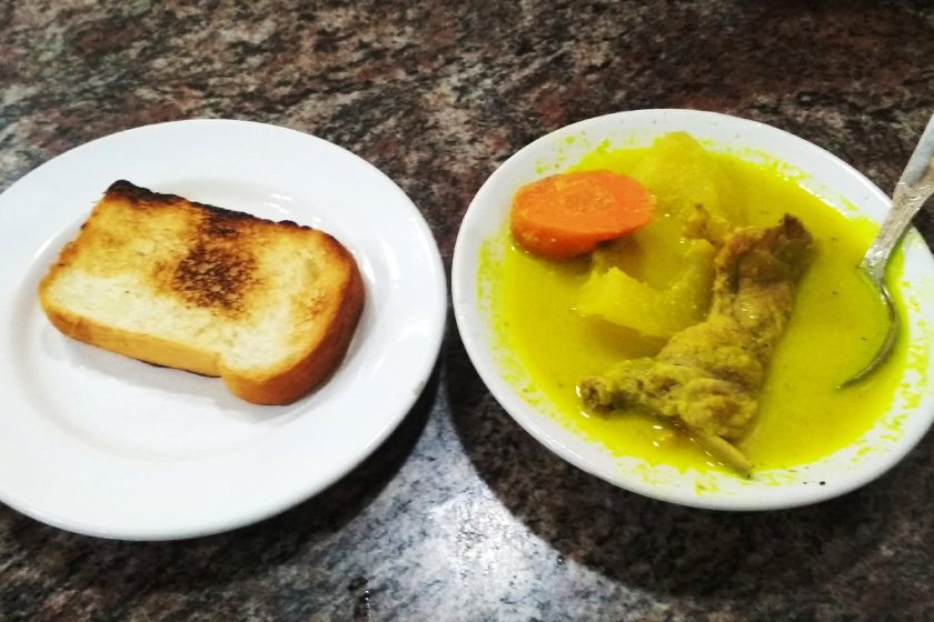 অনেক রকম খাবার চেখে দেখার জন্য সকাল সকাল পদার্পণ করা প্রয়োজন।