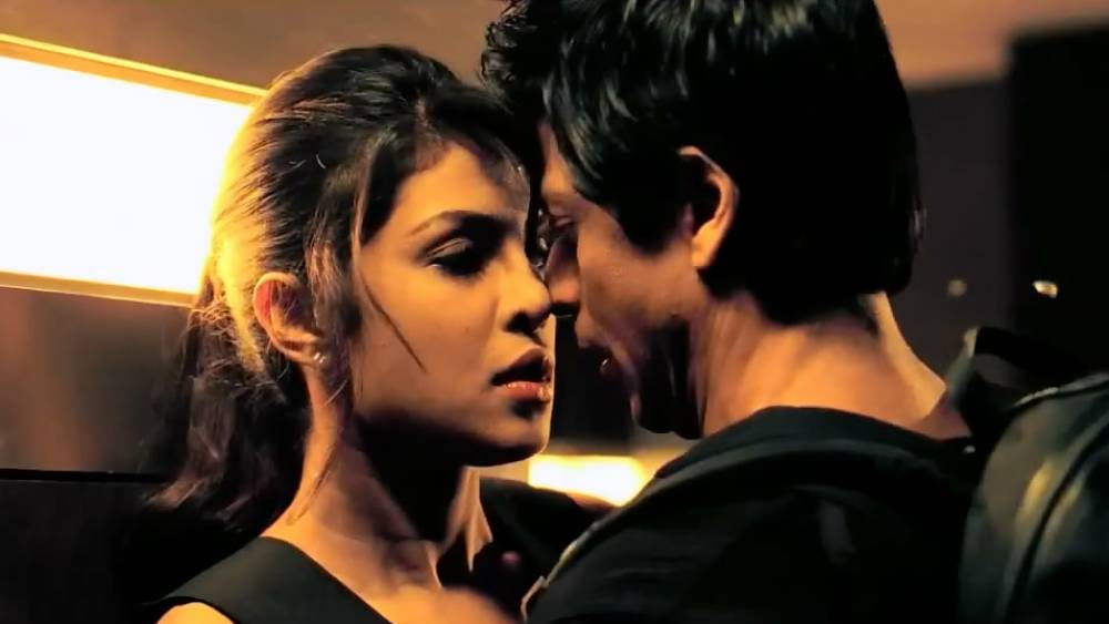 সারোগেসির মাধ্যমে কন্যাসন্তানের মা-বাবা হয়েছেন প্রিয়ঙ্কা চোপড়া জোনাস এবং নিক জোনাস। ইনস্টাগ্রামে খোদ প্রিয়ঙ্কাই জানিয়েছেন সে কথা। এর পর থেকে তাঁদের বিয়ে ভাঙার জল্পনায় আপাতত ইতি পড়ল বলেই মনে করছেন অনেকে। প্রিয়ঙ্কার সঙ্গে অনেকের সম্পর্কের গুঞ্জন ছিল। কিন্তু সবচেয়ে বেশি যাঁকে নিয়ে আলোচনা শোনা যায় তাঁর নাম শাহরখ খান।