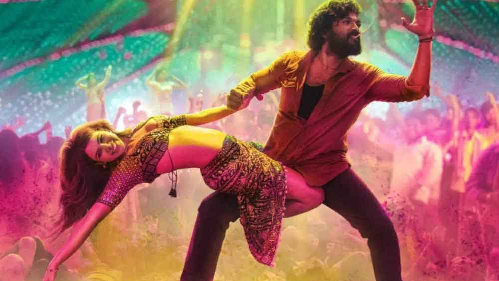 ছবিতে সামান্থা প্রভুর আইটেম গান ‘ও আন্তভা’ নিয়ে কম মাতামাতি হয়নি। পর্দায় খোলামেলা অবতারে সহজেই তাক লাগিয়েছেন সামান্থা। সেই গান নিয়ে নানাবিধ বিতর্ক তৈরি হয়। পুরুষদের একটি সংগঠন থেকে প্রতিবাদ করা হয়। বলা হয়, এই গানে পুরুষদের পণ্য হিসেবে দেখানো হয়েছে। গানের কথা নিয়ে মূলত দাবি তোলেন তাঁরা।