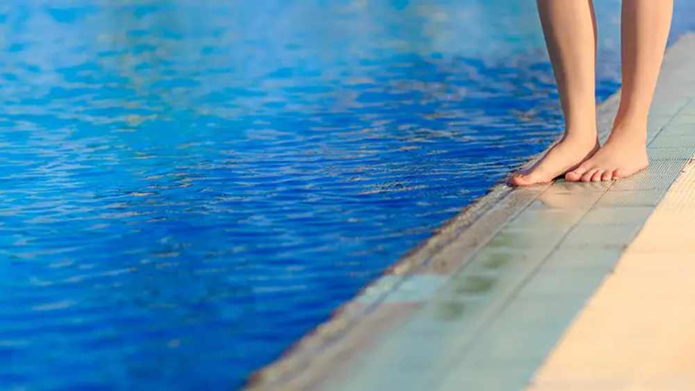 রেচেলের চিকিৎসকরা জানাচ্ছেন, শরীরে সঞ্চিত জল এখানে সমস্যা নয়। সমস্যা হয় তখন, যখন সেই জল ত্বকের সংস্পর্শে আসে বা যখন বাইরে থেকে শরীরে জল প্রবেশ করে। এই জল যদি নিজের শরীর নিসৃত হয়, তাতেও সমস্যা হয়।