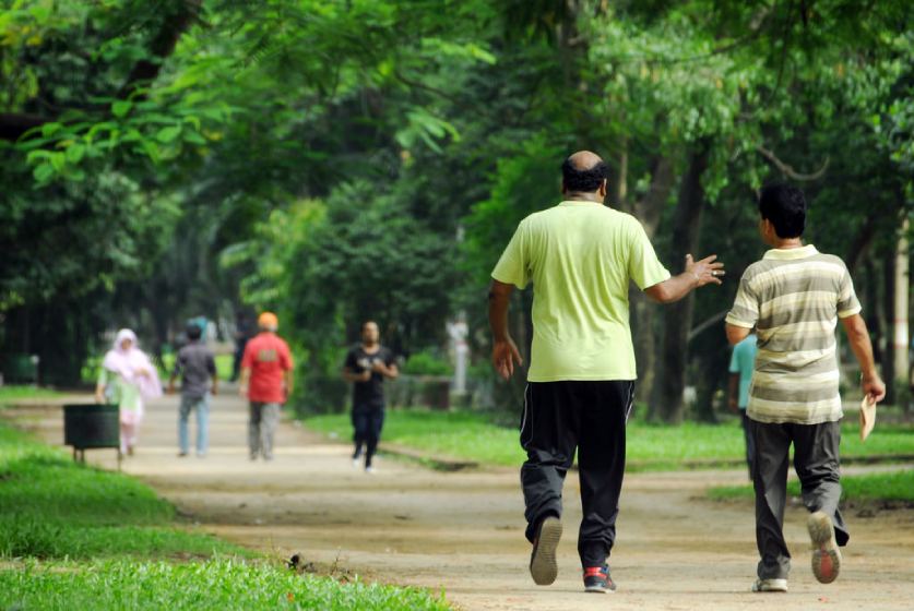 কলকাতার মানুষ এখন জানে যে শরীর ঠিক রাখার জন্য নিয়মিত প্রয়োজন সকালের হাঁটাহাটি