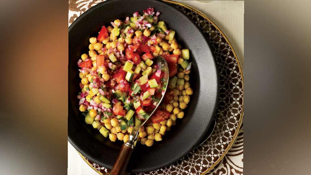 প্রচুর পরিমাণে ফাইবার থাকার জন্য কাবলি ছোলা আমাদের শরীরে জমে থাকা ক্যালোরিও বার করে দিতে সাহায্য করে।