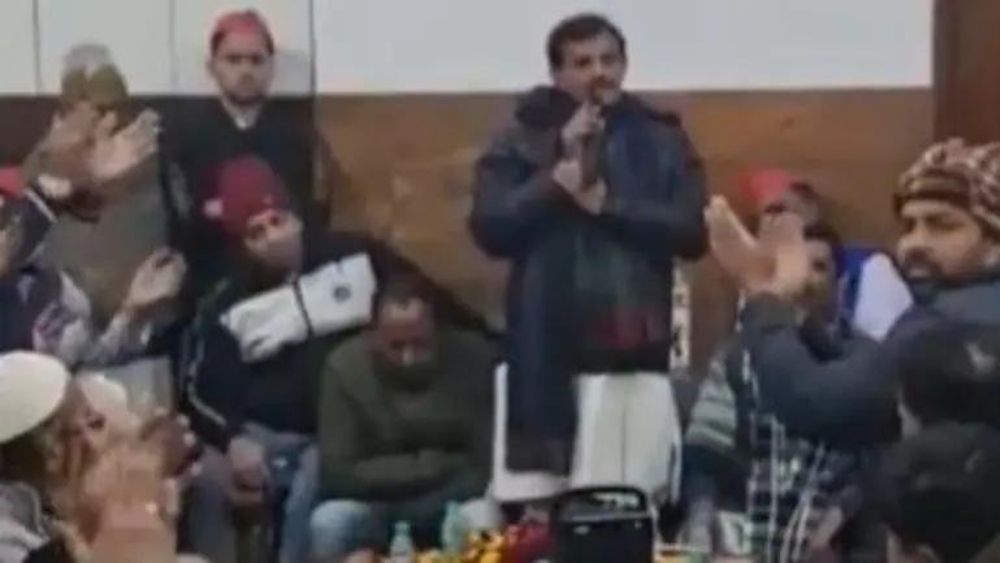 ‘এক জনও পার পাবে না,’ সমাজবাদী নেতার ভাইরাল ভিডিয়োয় শোরগোল উত্তরপ্রদেশে