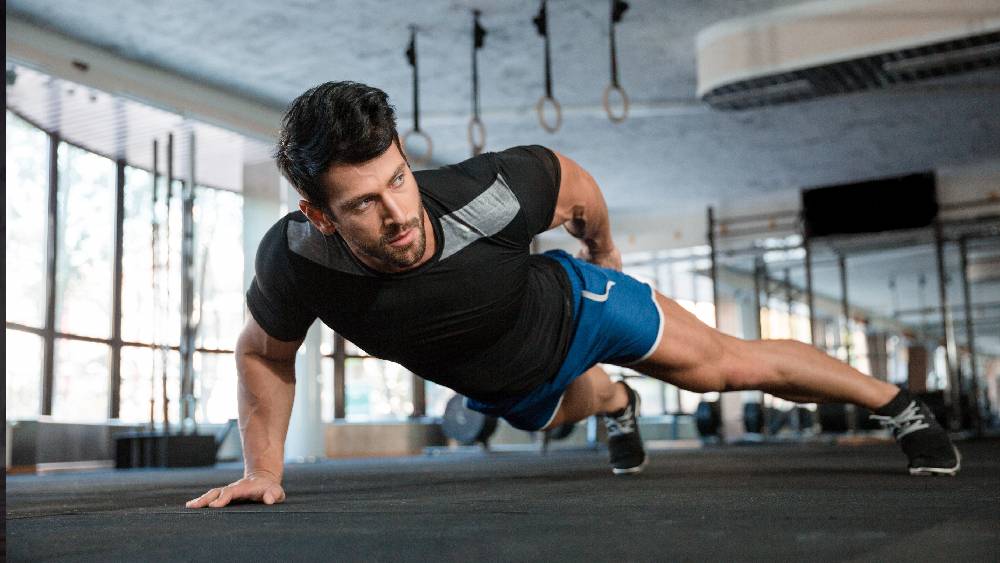 গবেষকরা বলেছেন, রাতে ভারী ব্যায়াম এড়ানো উচিত কারণ এটি এক জন ব্যক্তির ঘুমের ধরণকে প্রভাবিত করবে। ‘