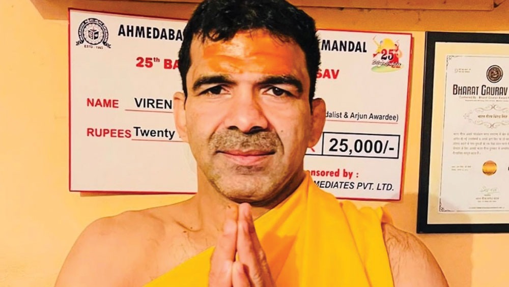 বীরেন্দ্র তার পরেও আশা ছাড়েননি। একের পর এক দঙ্গলে অংশগ্রহণ করে গিয়েছেন। সবক্ষেত্রে তাঁর প্রতিযোগী যে মূক-বধির ছিলেন তা-ও নয়।