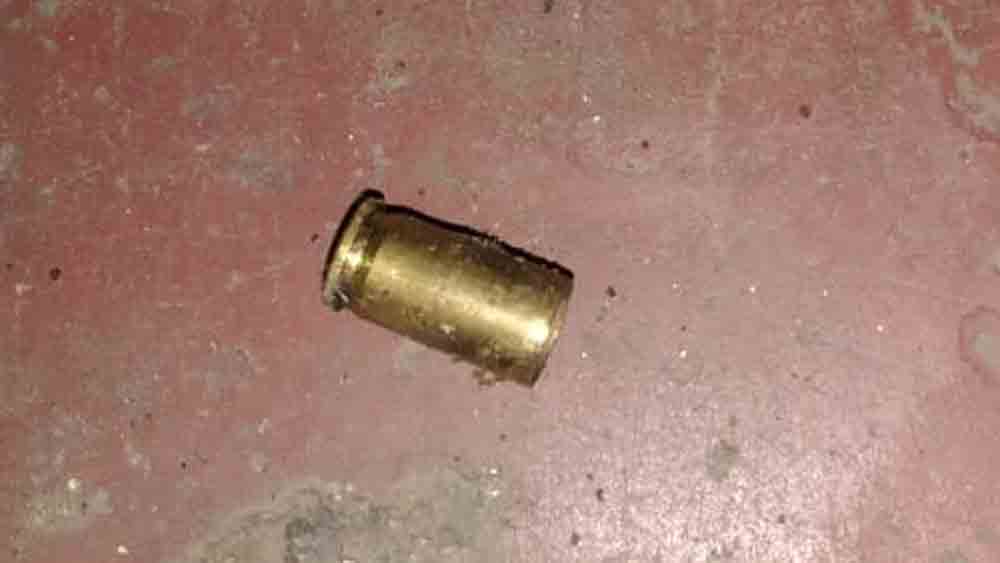 ঘটনাস্থলে পড়ে রয়েছে গুলির খোল।