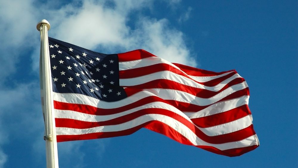 এর পর এই শাস্তি প্রক্রিয়াকে নিষিদ্ধ করে আমেরিকার সংবিধান। তবু ছাড় পেলেন না প্রেমিকার জন্য খুন ও চুরির মামলায় দোষী সাব্যস্ত হওয়া ডোনাল্ড গ্রান্ট।