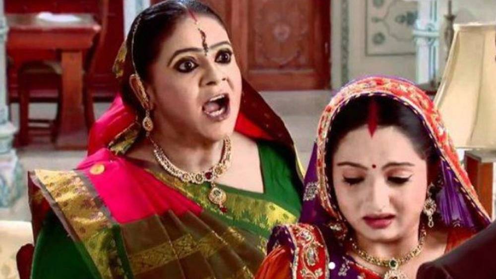 ভারতীয় সিনেমা, মেগা ধারাবাহিকে পারিবারিক নাটকে খলনায়িকা হয়ে ওঠেন শাশুড়িরাই। সেই ধারার উল্টোপথে হেঁটে কমলা-সুনীতার কাহিনি হয়তো পর্দায় ঠাঁই পাবে না। 