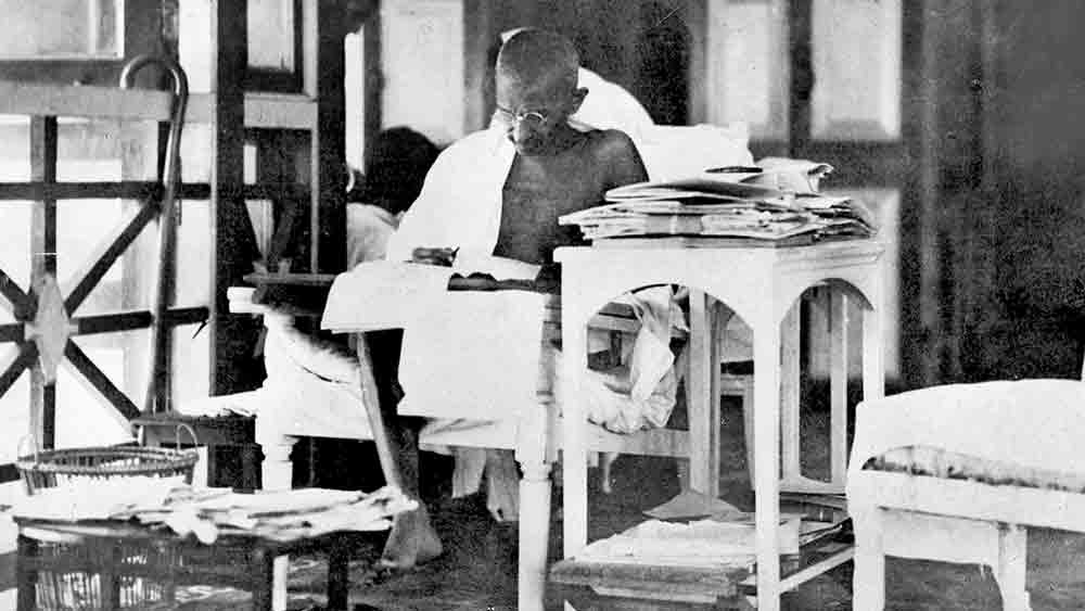 how Mahatma Gandhi used mass media