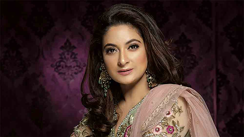 বাংলাদেশের ফ্যাশন জগতে তিনি নিজেই একটি ব্র্যান্ড। কনের সাজপোশাককে যিনি নতুন রূপে তুলে ধরেছেন কেতাদুরস্তদের কাছে। এই কাজে তাঁর নাকি জুড়ি মেলা ভার। তিনি সারা করিম।