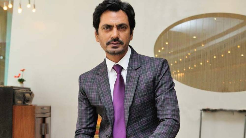 একালে যে খানে ২৪ ঘণ্টায় বাড়ি তৈরি হচ্ছে বলে খবর হচ্ছে, সেখানে একটি বাংলো বানাতে তিন বছর লেগেছে শুনলে চমকে যেতে পারেন। তবে নওয়াজ নাকি তাঁর নবাবকে মনের মতো করে সাজাতে ইচ্ছে করেই সময় নিয়েছেন।