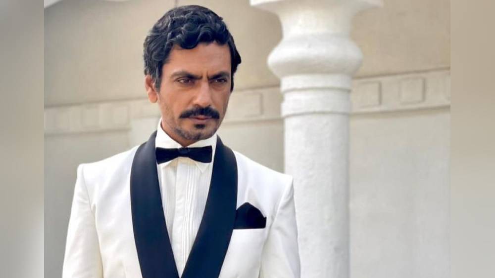 নওয়াজের ছোটবেলার বেশির ভাগটাই কেটেছে উত্তরাখণ্ডে। তবে উত্তরপ্রদেশে তাঁদের ভিটে বাড়ির সর্বত্র ছড়িয়ে ছিটিয়ে ছিল জমিদারি মেজাজ। নওয়াজ ঘনিষ্ঠরা এক সংবাদ সংস্থাকে জানিয়েছেন, বুধনার ছোটবেলার স্মৃতিই নিজের নতুন বাড়িতে ফিরে পেতে চেয়েছেন নওয়াজ।