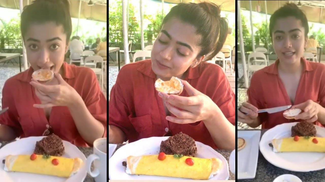 রশ্মিকা তাঁর এই নির্মেদ চেহারা ধরে রাখতে শুধু যোগাসন বা নিয়ম করে ব্যায়ামই করেন না, পুষ্টিবিদের পরামর্শ মেনে খাওয়াদাওয়াও করে থাকেন।