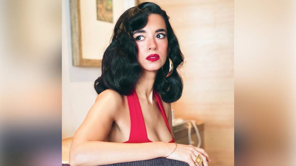 গড়েবাল পরিবারে জন্ম। সাবার আসল নাম সাবা গড়েবাল। যদিও সাবা নিজের ইচ্ছেয় মুসলিম ধর্ম গ্রহণ করেছেন। হয়েছেন সাবা আজাদ।