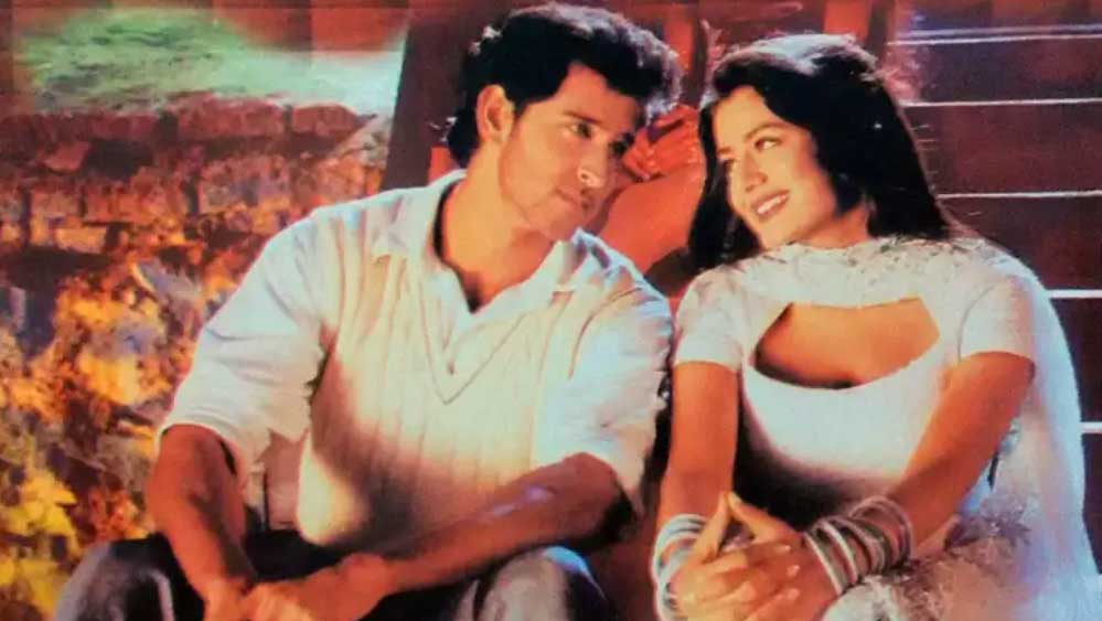 বক্স অফিসে রেকর্ড ব্যবসা করে দুই নবাগতকে নিয়ে তৈরি এই প্রেমের ছবি। ভূয়সী প্রশংসা পেয়েছিলেন হৃতিক এবং অমিশাও। 