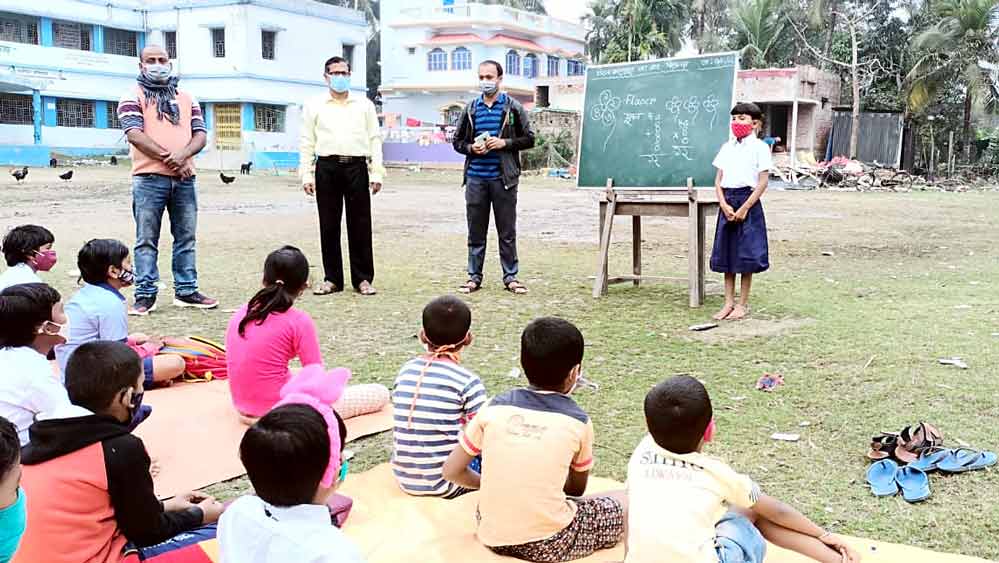 সোম থেকে শনি পাড়ায় পড়াশোনা চলবে। 