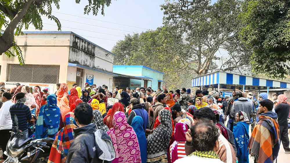 chaos regarding death of patient in rural hospital of Palashipara