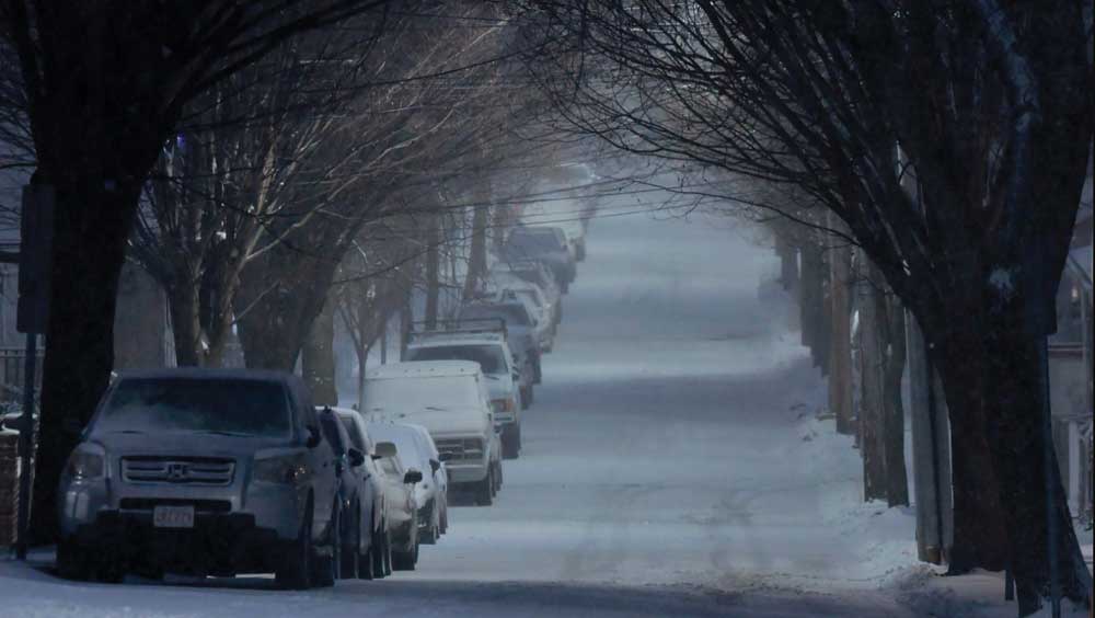 বহু এলাকার সঙ্গে যোগযোগ বিচ্ছিন্ন হয়ে পড়েছে। বাতিল হচ্ছে একের পর এক উড়ান। 