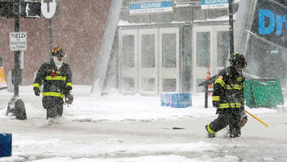 ম্যাসাচুসেটস, নিউ জার্সি, নিউ ইয়র্ক থেকে পেনসিলভানিয়া— সর্বত্র এ বার রেকর্ড তুষারপাত হয়েছে।  