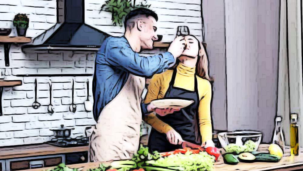 শত ব্যস্ততার ফাঁকেও কিচেনে গিয়ে নিকোলের সঙ্গে গল্পগাছা করে আসতেন হাইঞ্জ। তুষার-ঢাকা পাহাড়ি পরিবেশে কখন যেন মন গলেছিল দু’জনেরই। ফলে প্রথম ‘ডেট’-ও বেশ জলদিই এল। নিকোলের কাজে যোগ দেওয়ার তিন দিনের মাথায়!