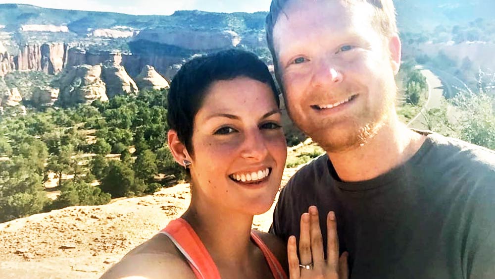 নিকোল-হাইঞ্জের জীবনে সমস্তটাই অবশ্য রূপকথার গল্প ছিল না। এক সময় ম্যাকমার্ডো স্টেশনে নিকোলের চাকরির মেয়াদ ফুরিয়ে আসে। হাইঞ্জের থেকে দূরে যেতে হয়েছিল নিকোলকে। নিউজিল্যান্ডে ছ’মাস ছুটি কাটানোর কথা ভাবছিলেন নিকোল। সে সময় হাইঞ্জকে বলে বসেন, ‘‘আমার সঙ্গে আসবে?’’ তবে শীতের মরসুম স্টেশনেই কাটাতে চান হাইঞ্জ। তা নিয়ে সেই সময় বেশ টানাপড়েন তৈরি হয়েছিল দু’জনের সম্পর্কে। 