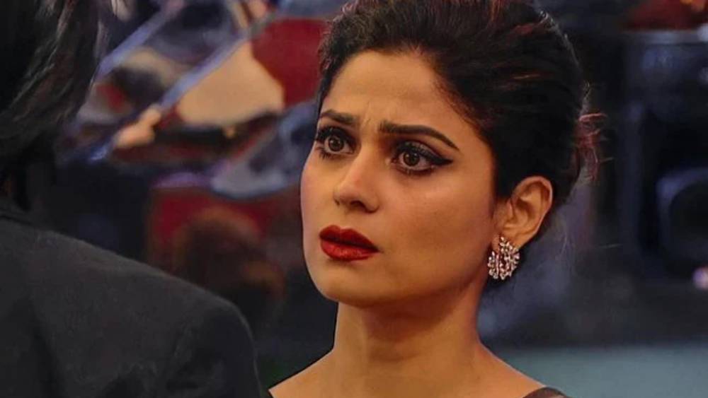 বিগ বসের ঘরে ঝগড়া করতে করতে মেজাজ হারানো ২৮ বছরের তেজস্বী সর্ব সমক্ষে ‘আন্টি’ বলে ডেকেছিলেন ৪২-এর শমিতাকে। শিল্পাদের রাগের কারণ সেটাই।