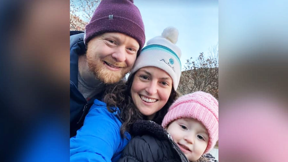 বিয়ের পর নবদম্পতি টেক্সাসে বসবাস শুরু করেন। নিকোল সেখানে নগরোন্নয়ন নিয়ে স্নাতকস্তরের পড়াশোনা শুরু করেন। তাঁর পরীক্ষার সময় সাত মাসের অন্তঃসত্ত্বা ছিলেন নিকোল। এক সময় জন্ম হয় সামান্থার। তাঁদের প্রথম সন্তান! 