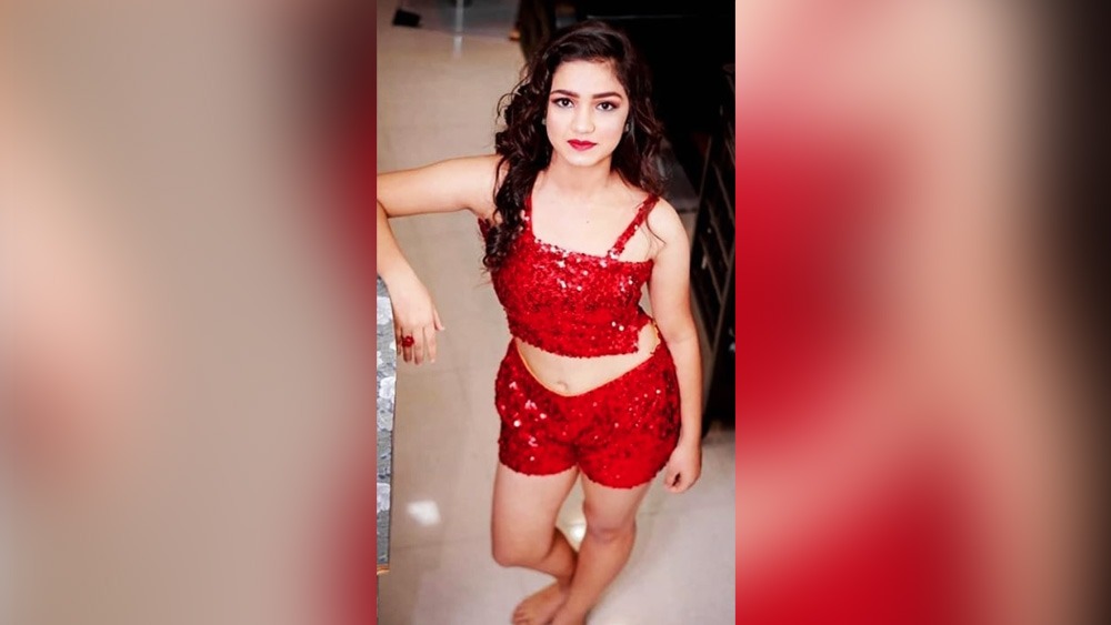 বুকে চোট পান। পায়ের হাড় ভাঙে। বিপুল রক্তক্ষরণ হয়। তাঁকে হাসপাতালে ভর্তি করানো হয়েছে। অবস্থা সঙ্কটজনক। 