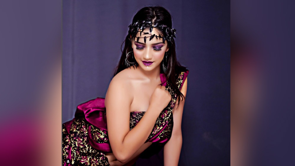 পেশাগত বা ব‍্যক্তিগত ক্ষেত্রে কি কোনও সমস্যার মধ‍্যে দিয়ে যাচ্ছিলেন? প্রেম ঘটিত কোনও সমস্যা কি ছিল, নাকি এর পিছনে কোনও অন্য কারণ রয়েছে? এ সব দিকই খতিয়ে দেখছে পুলিশ। 