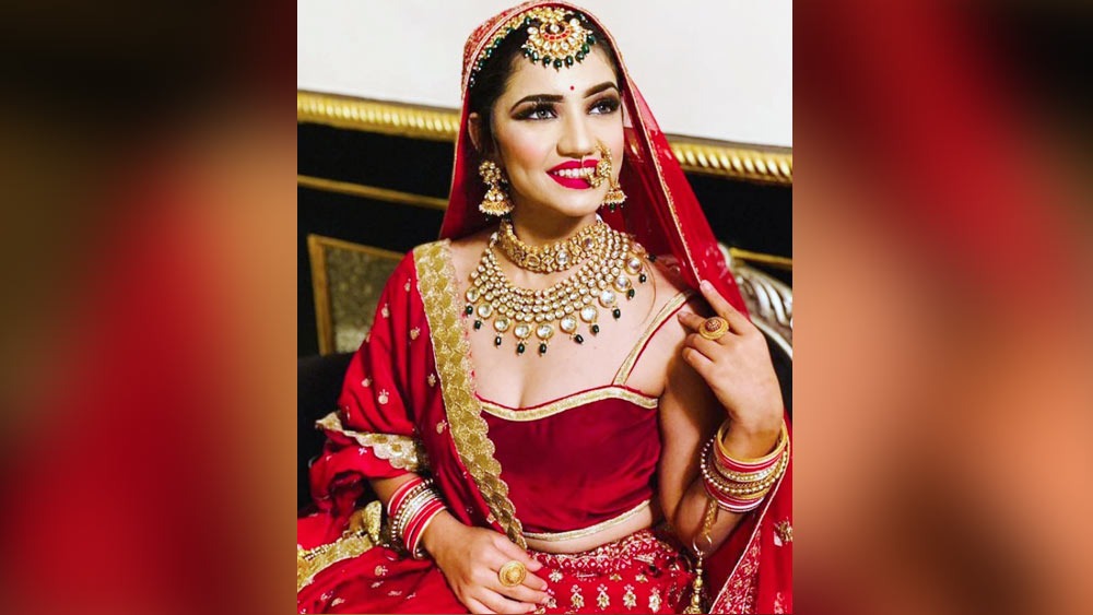 পুলিশ সূত্রে খবর, স্থানীয় একটি ফ্যাশন শো-তে অংশ নিয়ে তিনি ওই হোটেলে পৌঁছন সকালে। তার পর সেখান থেকে ঝাঁপ দেন। কিন্তু কেন?