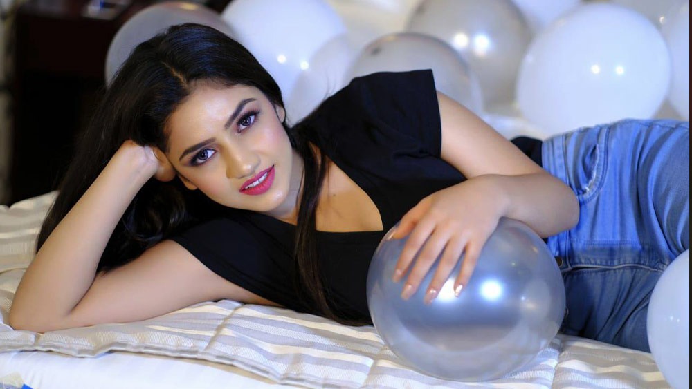 পুলিশের প্রাথমিক তদন্তে উঠে এসেছে, উদয়পুরের হোটেলে গুনগুনের সঙ্গে কিছু ঘটনা ঘটে। সে কথা বাবাকে জানিয়েছিলেনও তিনি।