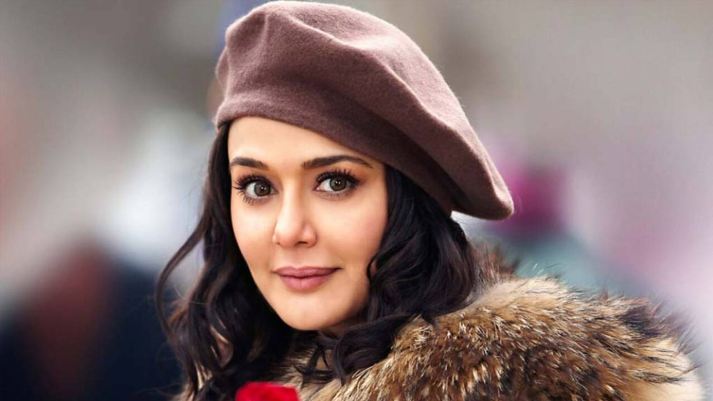 তারকা হলেও তো প্রীতির মতো এত সাহস দেখাতে পারেননি অমিতাভ-সলমনেরা। সে জবাবও দিয়েছেন প্রীতি। তিনি বলেন, ‘‘সে সময় তো আমার কোনও পিছুটান ছিল না। সংসার শুরু করিনি। বাচ্চাকাচ্চাও নেই। ফলে সাহস জুটেই গিয়েছিল!’’