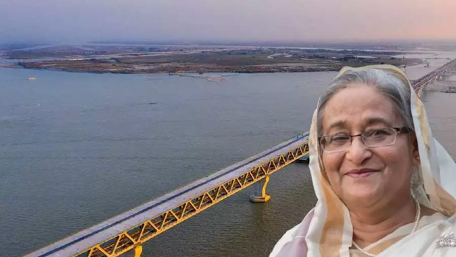 ২০০১ সালের ৪ জুলাই মাওয়া প্রান্তে আনুষ্ঠানিক ভাবে পদ্মা সেতুর ভিত্তিপ্রস্তর স্থাপন করেন হাসিনা।