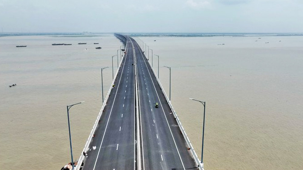 এর পর ২০১০ সালে হাসিনা সিদ্ধান্ত নেন, বাংলাদেশের নিজ অর্থেই তৈরি হবে সে দেশের স্বপ্নের সেতু।