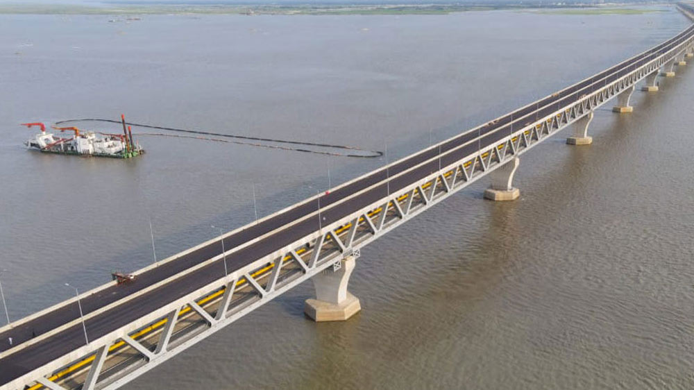 জাজিরা এবং মাওয়া প্রান্ত সংযোগকারী রাস্তা তৈরি করেছে আব্দুল মনিম লিমিটেড।