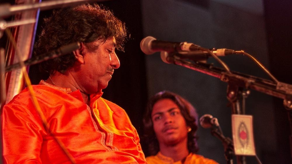 পুত্র আরমানের সঙ্গে অনুষ্ঠানে। 