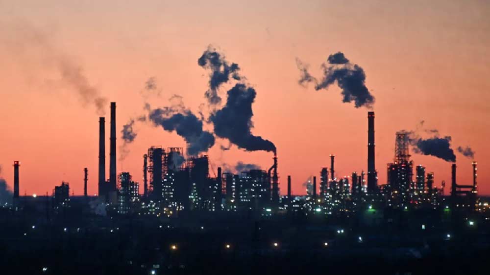 তবে একইসঙ্গে তাঁরা বলেছেন, যেহেতু রাশিয়া থেকে আমদানি করা জ্বালানির উপর ইউরোপীয় ইউনিয়নের দেশগুলি ব্যাপক ভাবে নির্ভরশীল, তাই এতে ইউরোপীয় ইউনিয়নের অর্থনীতিতেও প্রভাব পড়বে।