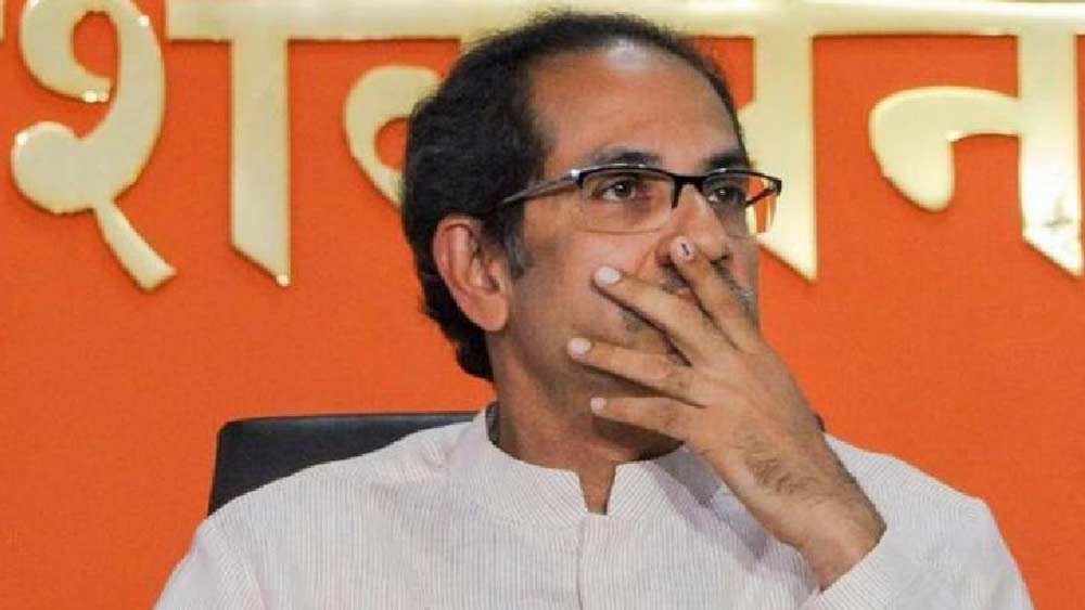 মহারাষ্ট্রের এই সঙ্কট যদি রাজনীতিক উদ্ধবের পরীক্ষা বলে ধরে নেওয়া হয়, সে ক্ষেত্রে তিনি তার পরাজয় যে ভাবে মেনে নিয়েছেন তা একজন শিল্পীর পক্ষেই সম্ভব, রাজনীতিকের নয়।