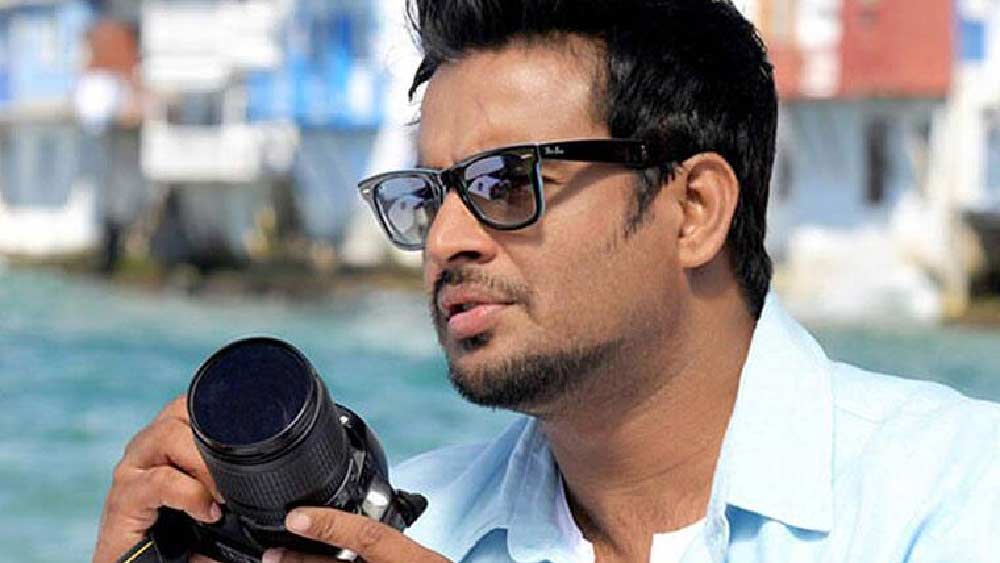 ঘটনাপ্রবাহ যে দিকে মোড় নিয়েছে, তাতে উদ্ধবের সঙ্গে অবধারিত ভাবে তুলনা এসে পড়ছে ‘থ্রি ইডিয়টস’ ছবির চরিত্র ফানহানের।