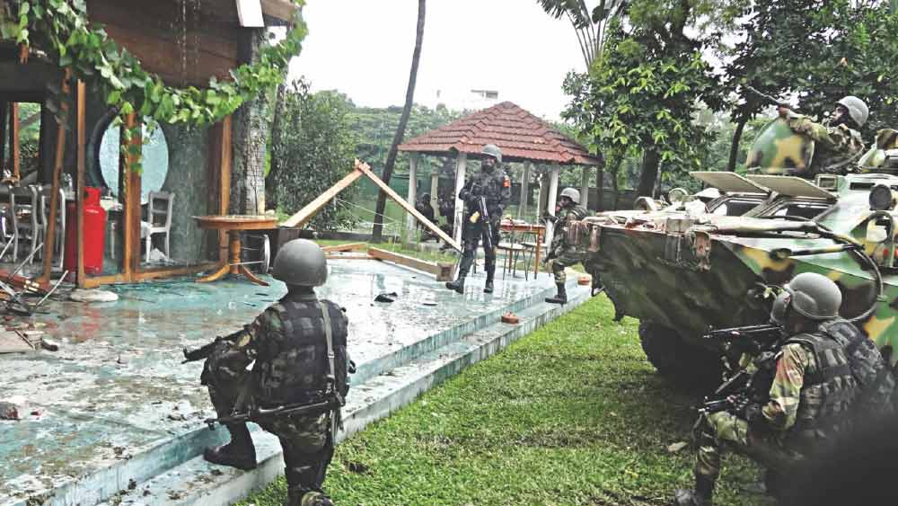 কিছুক্ষণ পরেই আইএস জানায়, ঢাকায় তাঁদের জঙ্গিসেনারা অভিযান চালিয়ে ২০ জন সাধারণ মানুষকে হত্যা করেছে। এই ২০ জনের মধ্যে ছিলেন— ন’জন ইতালীয়, সাত জন জাপানি, তিন জন বাংলাদেশি এবং এক ভারতীয়। 