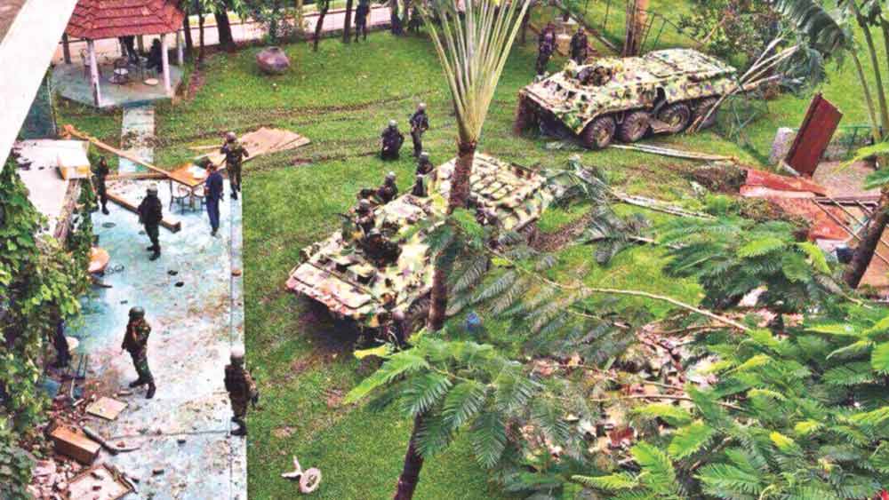 পরে যদিও জানা যায়, আইএস নয়, আইএস আদর্শে অনুপ্রাণিত বাংলদেশেরই জঙ্গি সংগঠন নব্য জেএমবি এই হামলা চালিয়েছিল। বাংলাদেশের কূটনৈতিক এবং প্রশাসনিক চত্বরে হামলা চালিয়ে গোটা পৃথিবীতে প্রচার পেতে চেয়েছিল তারা।