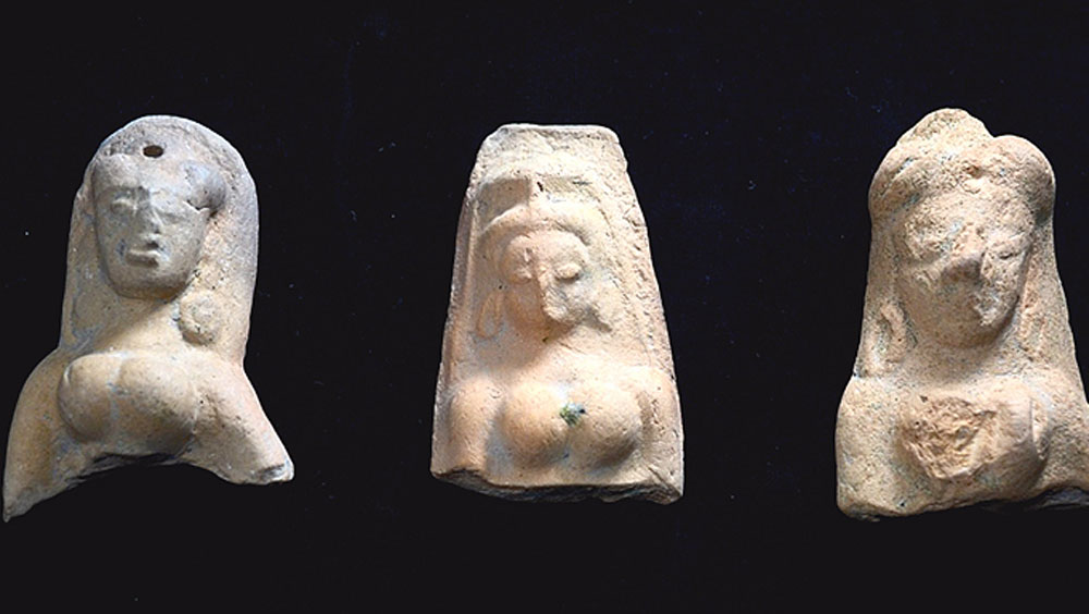 প্রাচীন: ক্লাইভ হাউসের ঢিপি খননে প্রাপ্ত গুপ্ত যুগের নারী মূর্তি