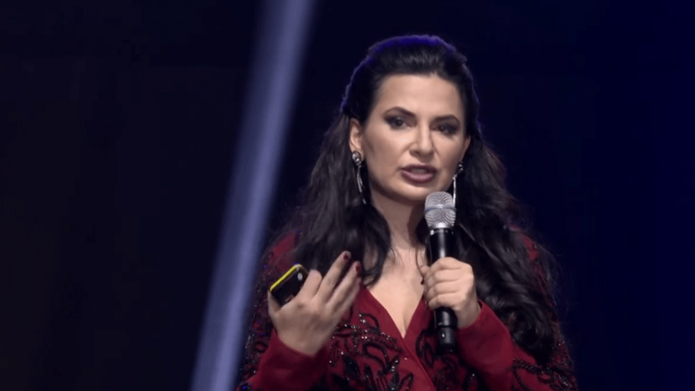 বিশ্ব জুড়ে রুজার নাম ছড়িয়ে পড়ে ২০১৯ সালে। সে বছর বিবিসি-র তদন্তমূলক পডকাস্টে জায়গা করে নেন তিনি। ‘মিসিং ক্রিপ্টোকুইন’ নামে ওই পডকাস্টটির সাংবাদিক জেমি বার্টলেট দীর্ঘ দিন ধরে রুজার বিষয়ে অনুসন্ধান চালিয়েছেন। জেমির দাবি, ‘‘প্রচুর ভুয়ো পরিচয়পত্র নিয়ে পালিয়েছেন রুজা। আমাদের বিশ্বাস, এত দিনে হয়তো নিজের চেহারাও পাল্টে ফেলেছেন।’’ জেমির আরও দাবি, সম্ভবত আর বেঁচে নেই রুজা!