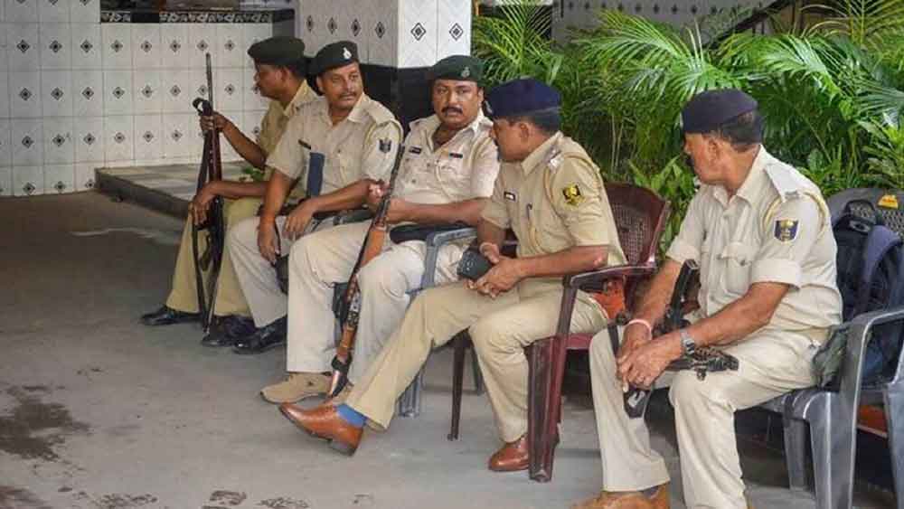 জানা যায়, খুনের ঘটনায় প্রথমে কোনও ভাবেই সন্দেহের তালিকায় ছিল না অমরজিৎ। এমনকি, আট বছরের একটা শিশু যে খুন করতে পারে, তা প্রথমে বিশ্বাসই করতে পারেননি পুলিশকর্মীরা। 