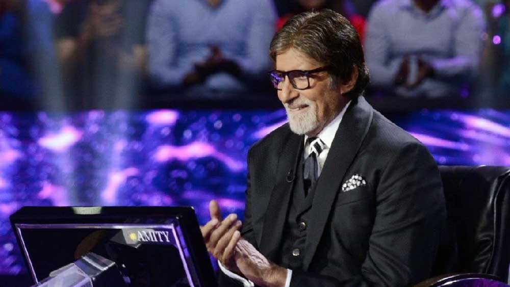 নিজে অমিতাভ বচ্চনের বড় ভক্ত। তাঁরই অনুষ্ঠানে পুরস্কার জয়ের পর সুশীল ভেবেছিলেন জীবনটাই বদলে গিয়েছে। ফলস্বরূপ যে সুশীলের লক্ষ্য ছিল আইএএস অফিসার হবেন, তার প্রস্তুতি চলে যায় বিশ বাঁও জলে। তিনি বরং খেয়াল রাখতে শুরু করেন, কোন পত্রপত্রিকায় তাঁকে নিয়ে কী খবর পরিবেশিত হচ্ছে।