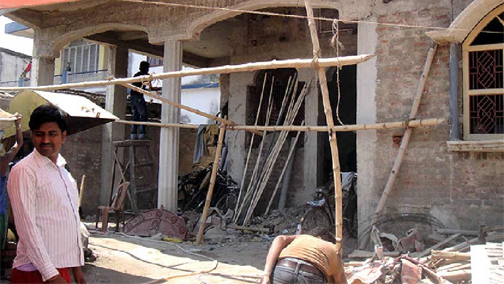 একটি সংবাদমাধ্যমকে সুশীল জানান, অবস্থা এমনই হয় যে, বাড়ির লোকের সঙ্গে সম্পর্ক খারাপ হয়। স্ত্রী রাগ করে বাড়ি ছেড়ে চলে যান।