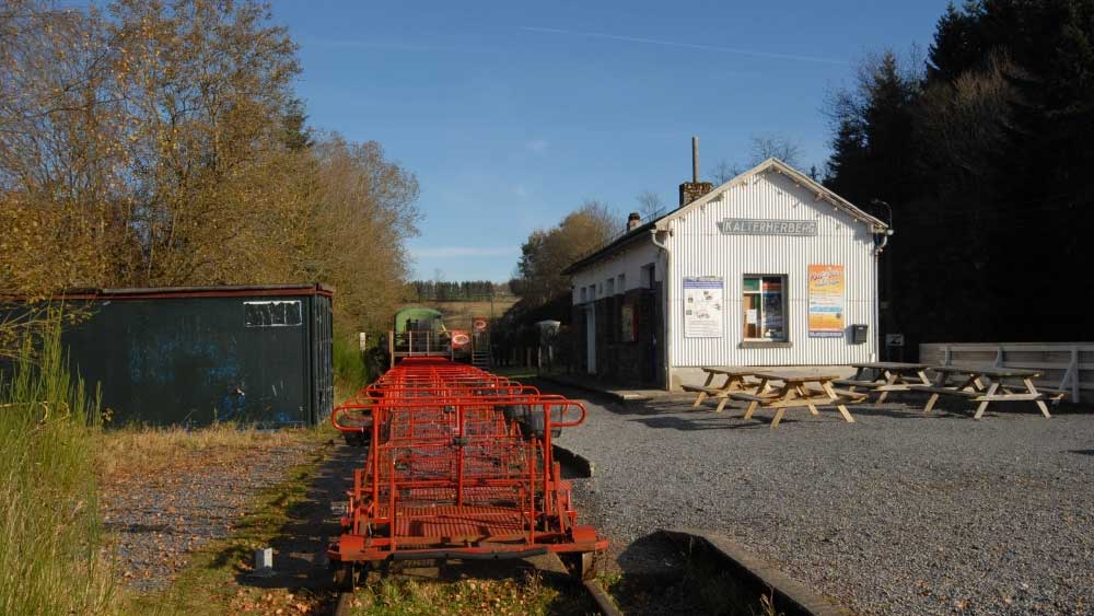ফেনবান বেলিজিয়ান রেলওয়েরই অংশ হিসেবে স্বীকৃতি পায়। মজার ব্যাপার হল, ফেনবানের কিছু অংশ জার্মানির এলাকার মধ্যে দিয়ে গিয়েছে।